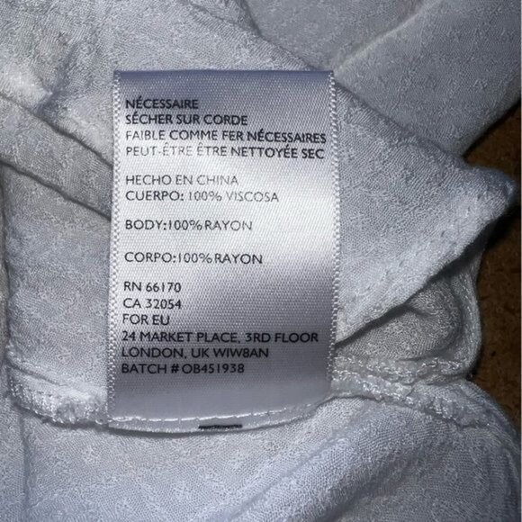 Silence + Noise White Wrap Blouse Womens M V-Neckline Long Sleeve Textured Rayon - Picture 6 of 10